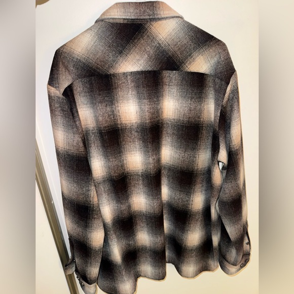 FB COUNTY PLAID BUTTON UP SIZE L - Picture 2 of 3